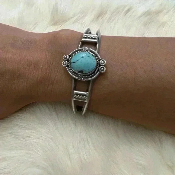 Vintage Native American Sterling Silver Turquoise Cuff Bracelet - Picture 3 of 13